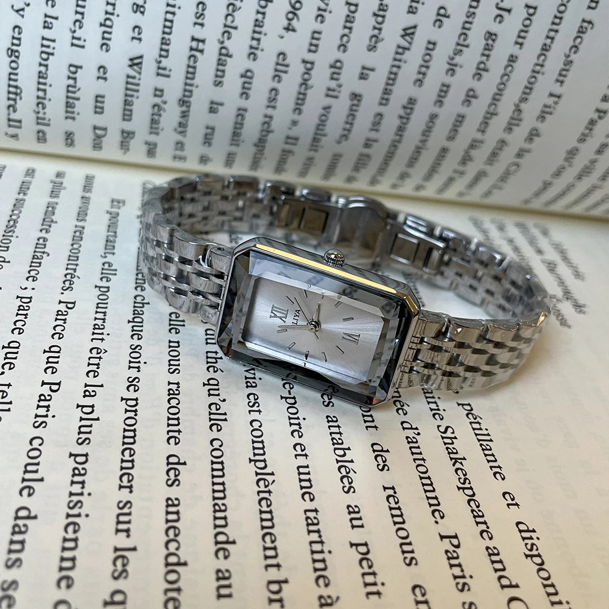 Women’s Retro Quartz Watch | Light Luxury | Art Style | High End