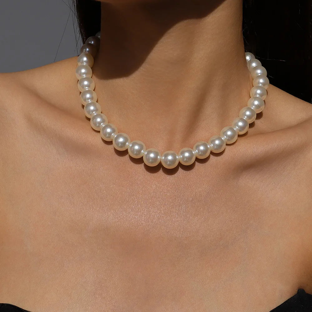 Women’s Elegant Pearl Choker Necklace – White Imitation Pearl Statement Jewelry