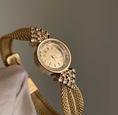 Women’s Retro Round Quartz Watch | Woven Strap | Gold | Elegant