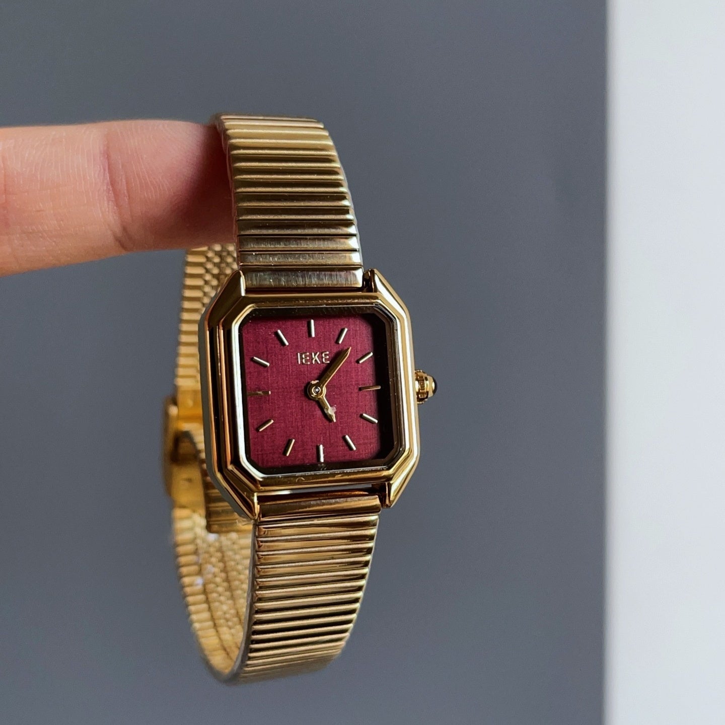 Women’s Retro Chain Quartz Watch | Ankela Red | Vintage | Elegant