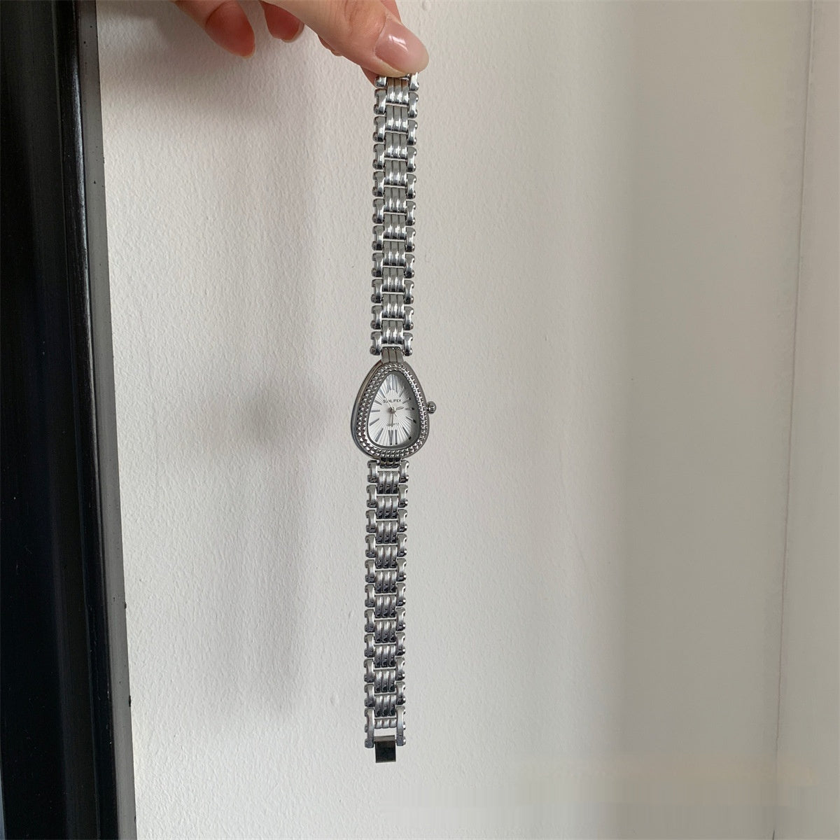 Women’s Snake Head Chain Quartz Watch | Gold | Fashion | Statement