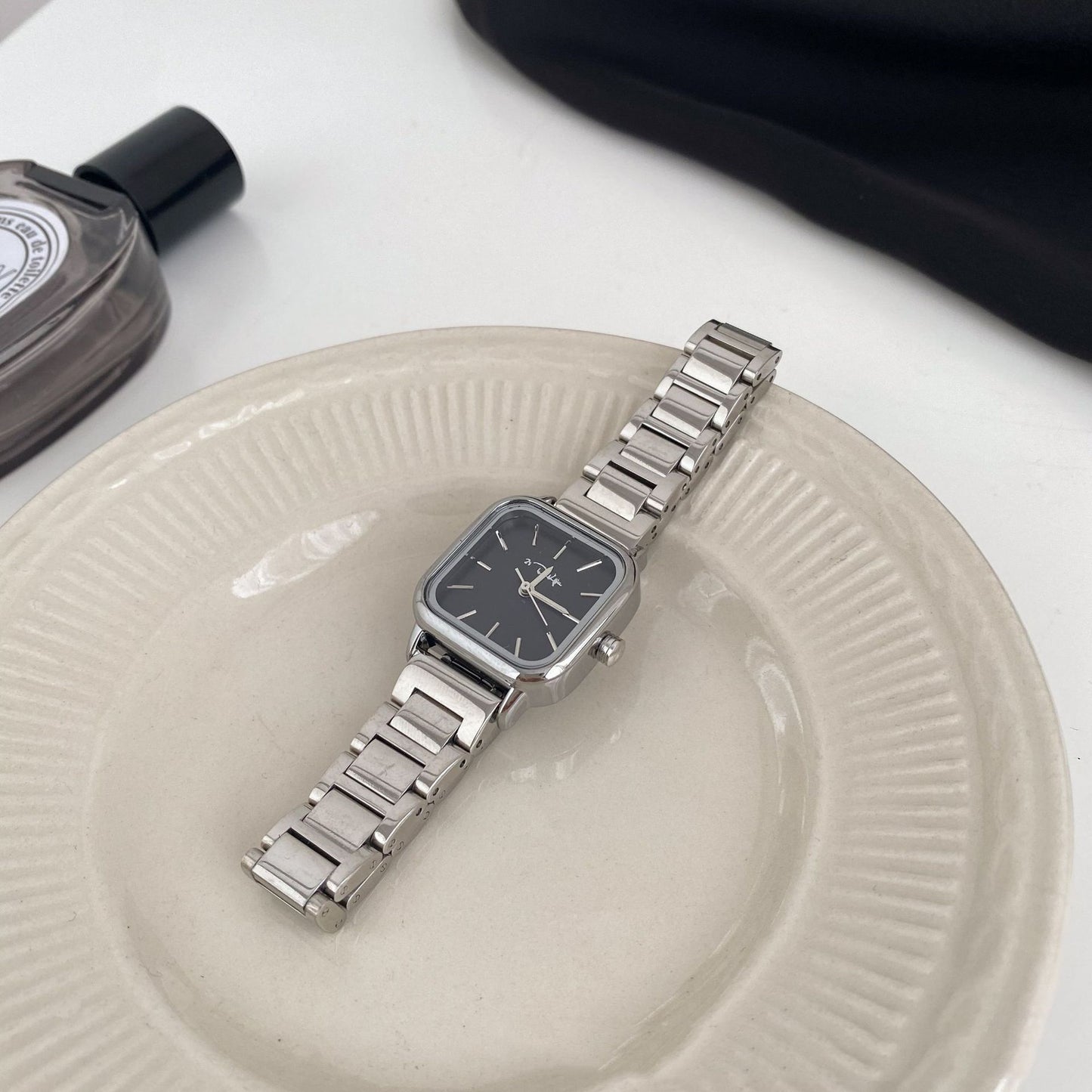 Women’s Retro Square Quartz Watch | Steel Strap | Elegant | Minimal