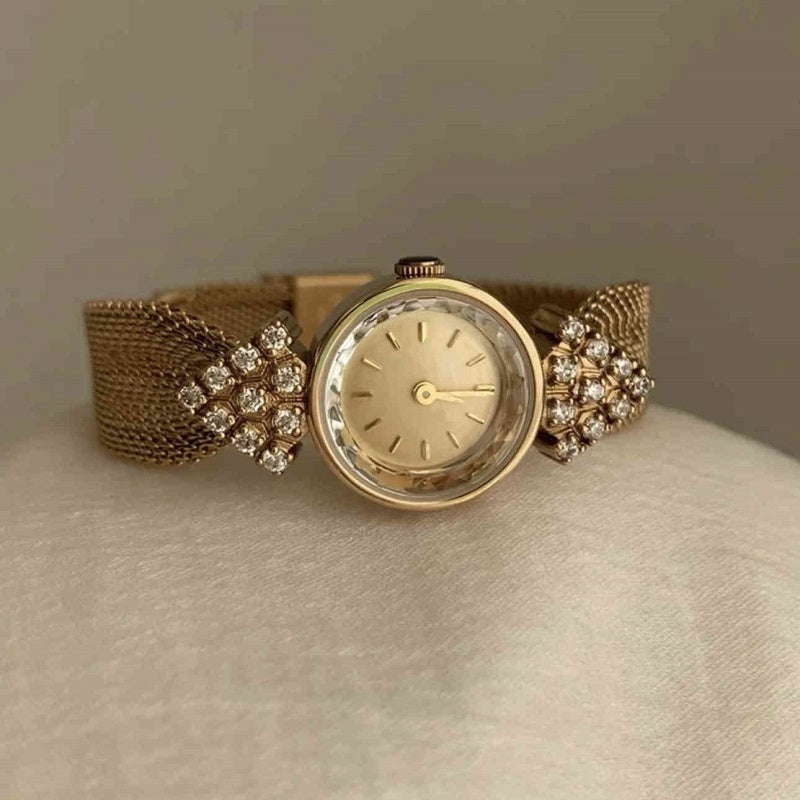Women’s Retro Round Quartz Watch | Woven Strap | Gold | Elegant