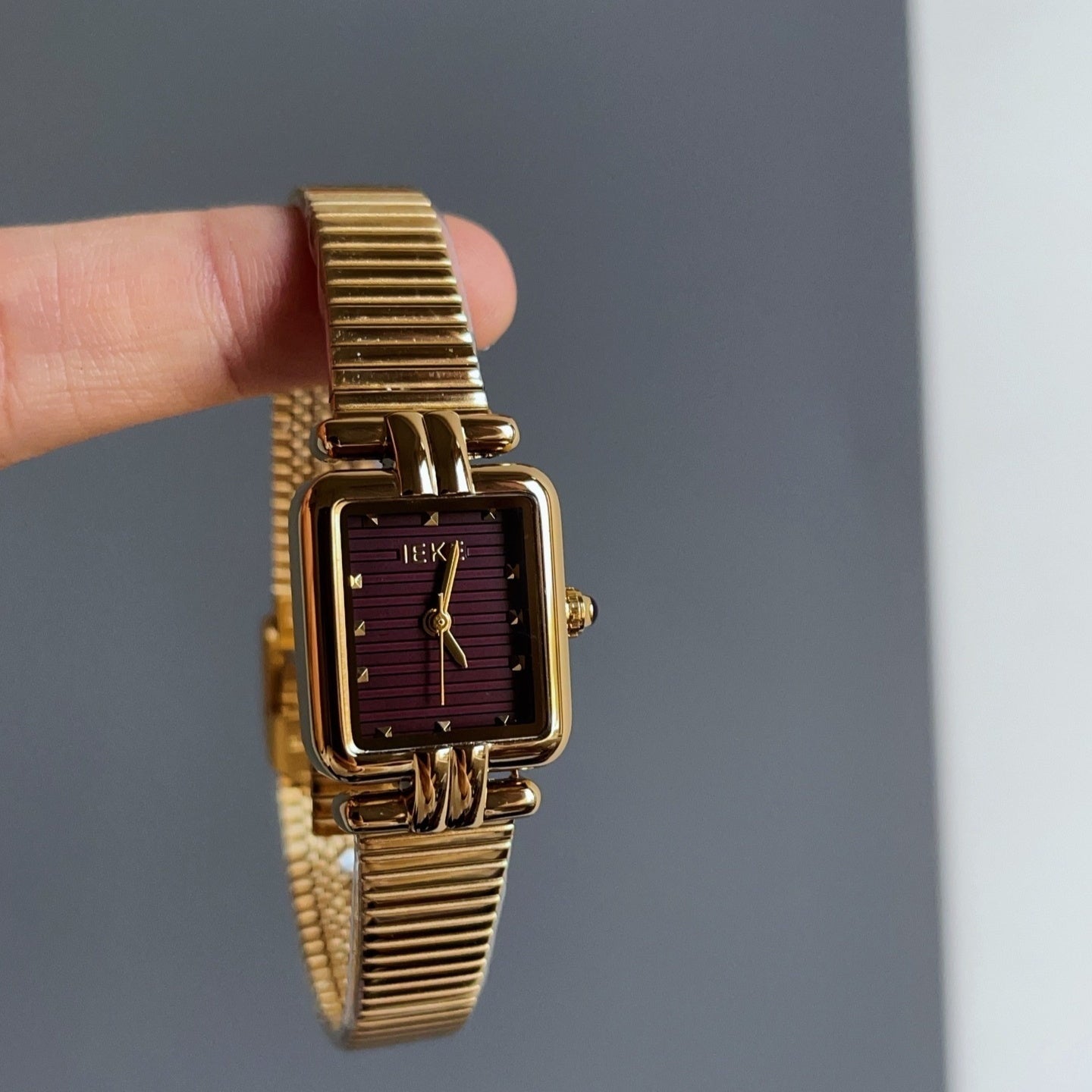 Women’s Retro Chain Quartz Watch | Ankela Red | Vintage | Elegant