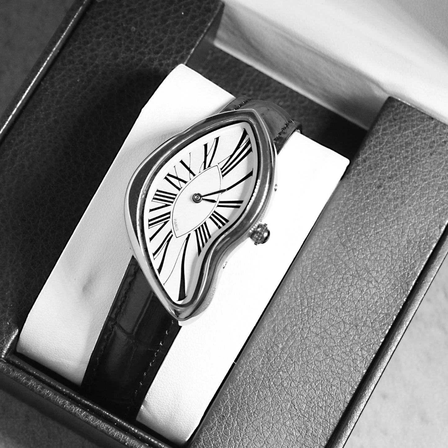 Women’s Y2K Alien Leather Strap Watch – Retro Melted Design Quartz Fashion Wristwatch