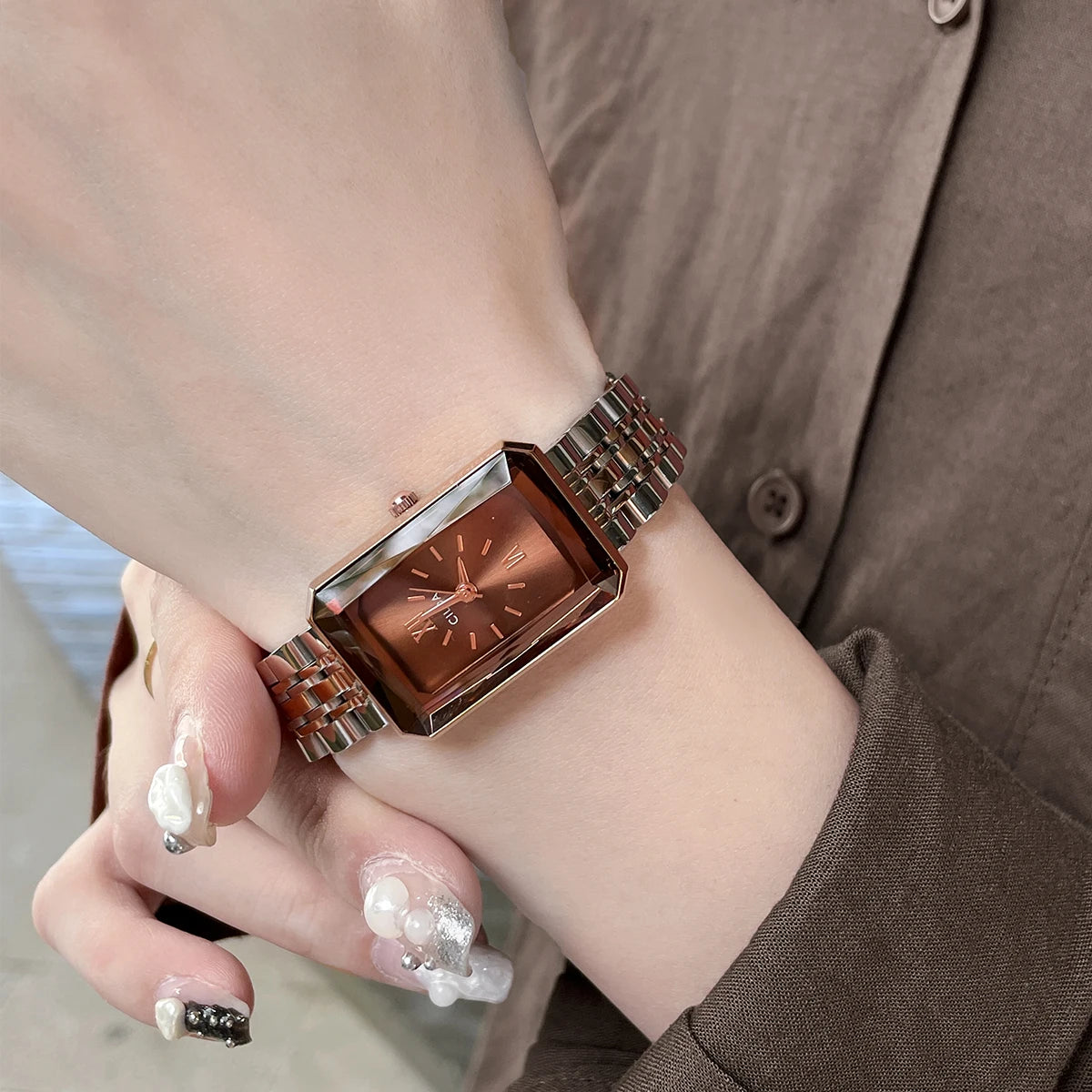 Women’s Retro Quartz Watch | Light Luxury | Art Style | High End