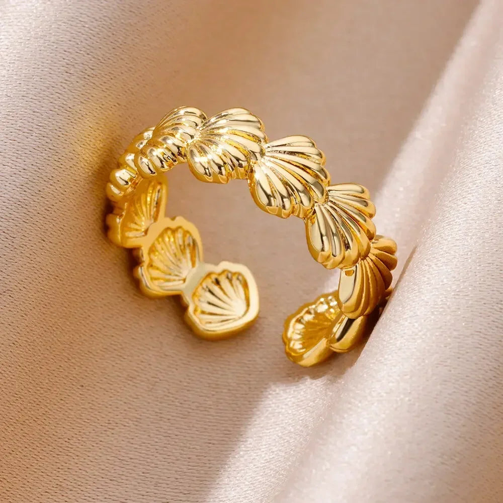 Women’s Stainless Steel Heart Ring – Gold Vintage Waterproof Jewelry Gift