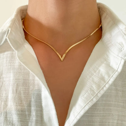 Women’s Jewelry Flat Snake Chain Choker Necklace | Steampunk | V Pendant | Unisex
