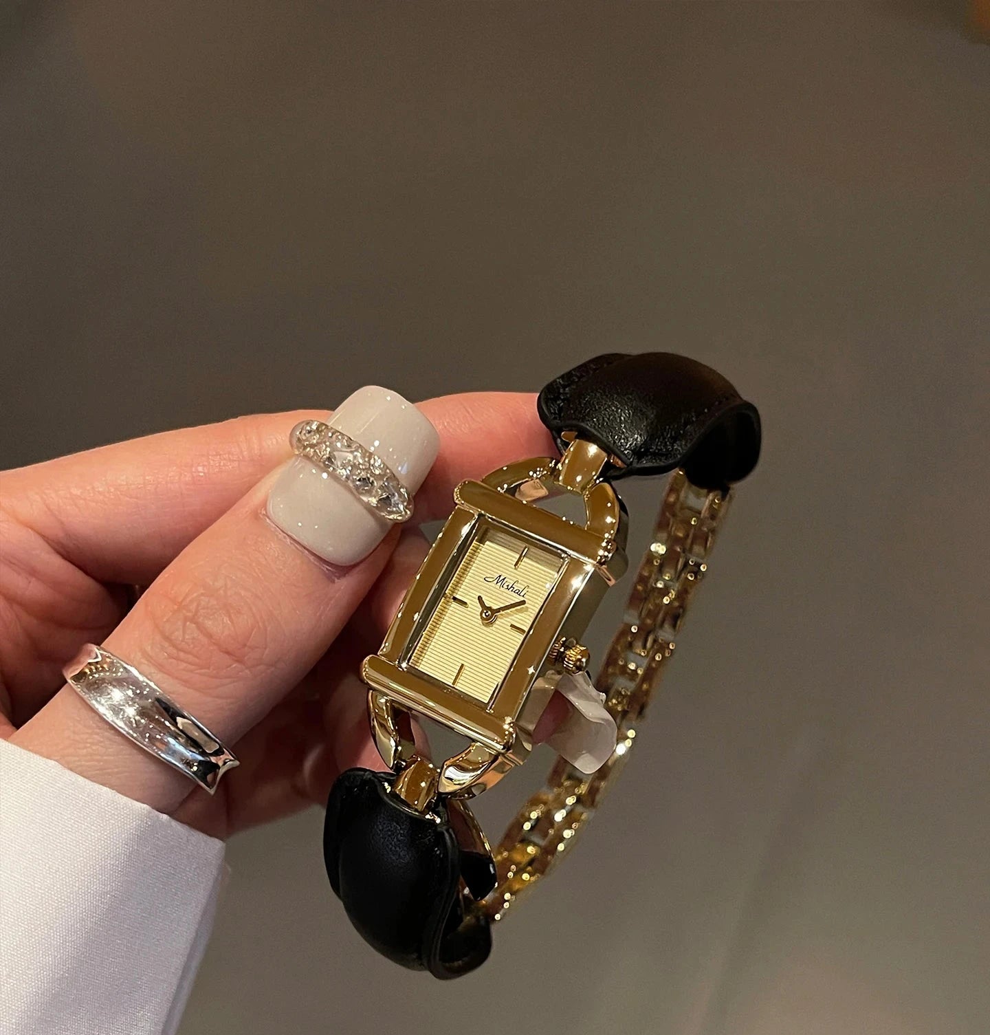 Women’s Retro Quartz Watch | Luxury | High End | Elegant