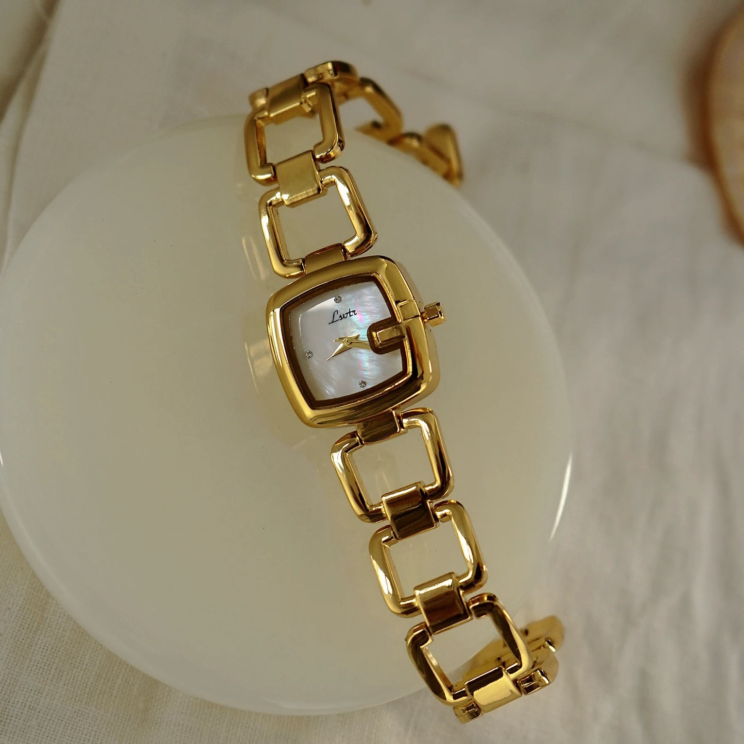 Women’s Luxury Quartz Watch | Mother Of Pearl Dial | Rhinestone | Steel Band