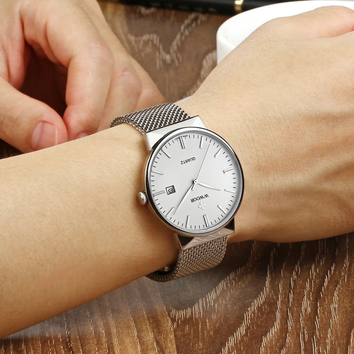 Men’s Ultra-Thin Gold Mesh Watch –Luxury Stainless Steel Waterproof Wristwatch with Date Display