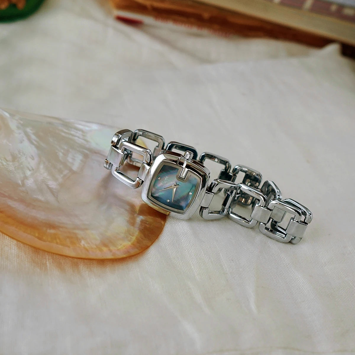 Women’s Luxury Quartz Watch | Mother Of Pearl Dial | Rhinestone | Steel Band