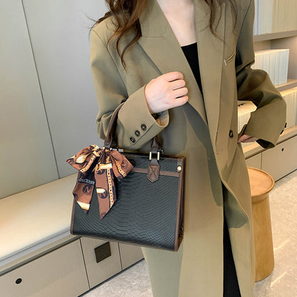 Women’s Tote Bag | Chain | Large Capacity | Fashion